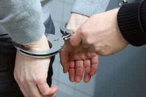 Суд задовольнив клопотання обвинувачення і взяв підозрюваного під варту