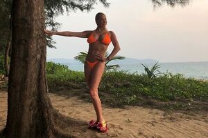 Волочкова: По многочисленным просьбам – шпагат на отдыхе