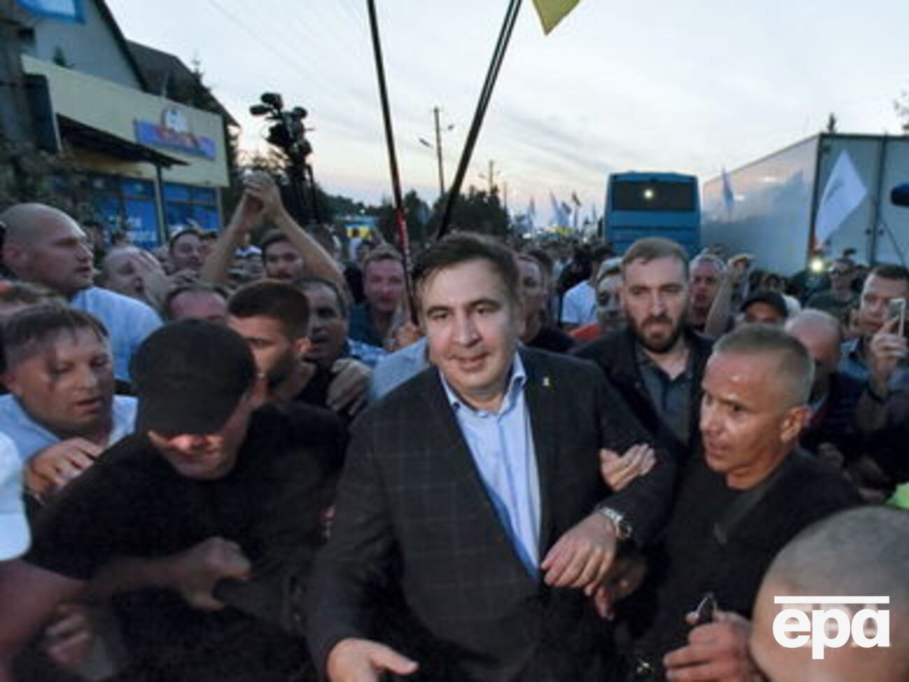 10 вересня Саакашвілі разом із соратниками зумів із Польщі прорватися в Україну