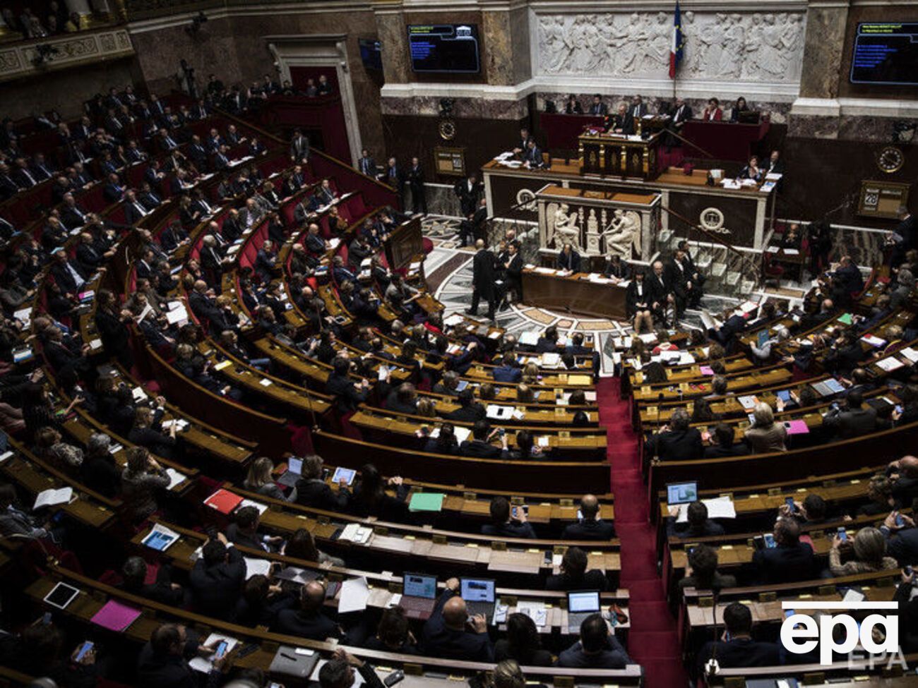 Во Франции сократят число членов парламента
