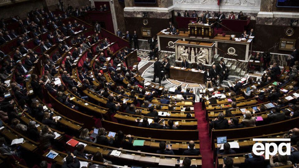 Во Франции сократят число членов парламента