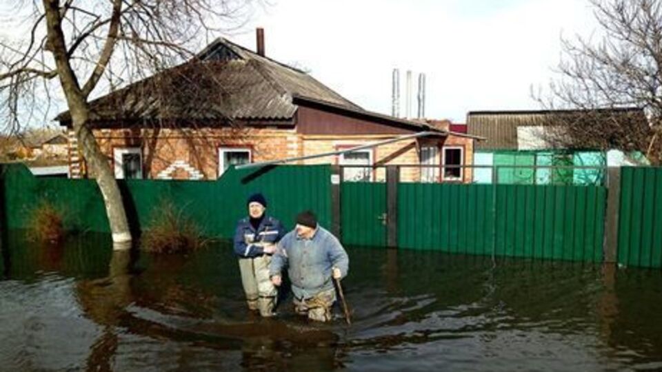 Из-за потепления уже подтопило жилые дома в Чернигове и Ахтырке