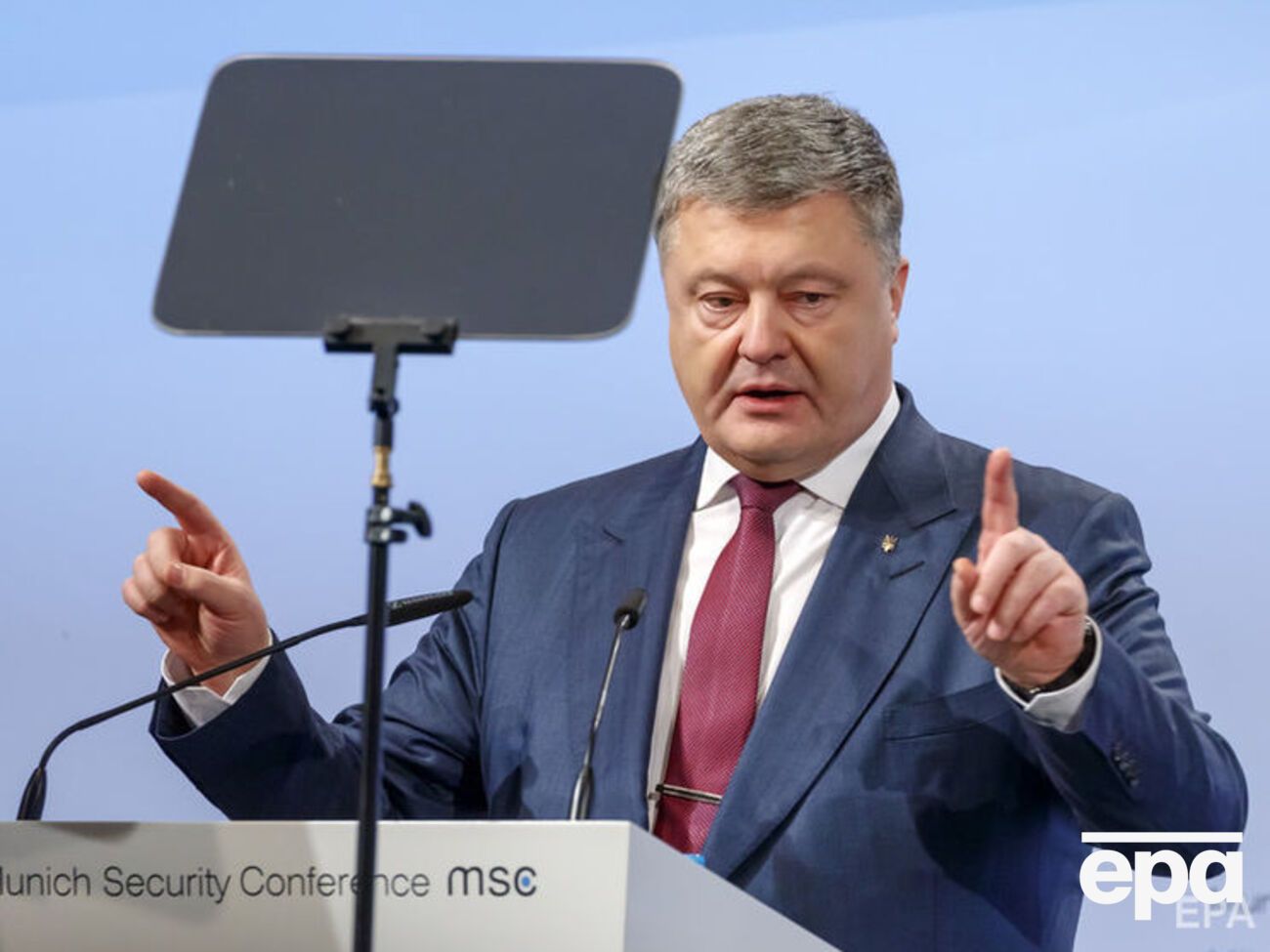 Порошенко сказал, что сейчас стоит задача обеспечить доступ сельского населения к качественным медицинским услугам через телемедицину