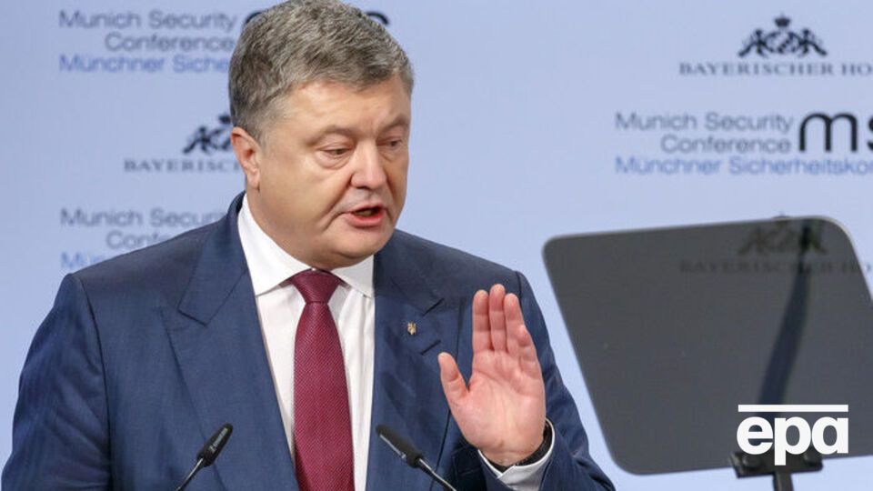 Порошенко: Работодатели все чаще жалуются на дефицит рабочей силы