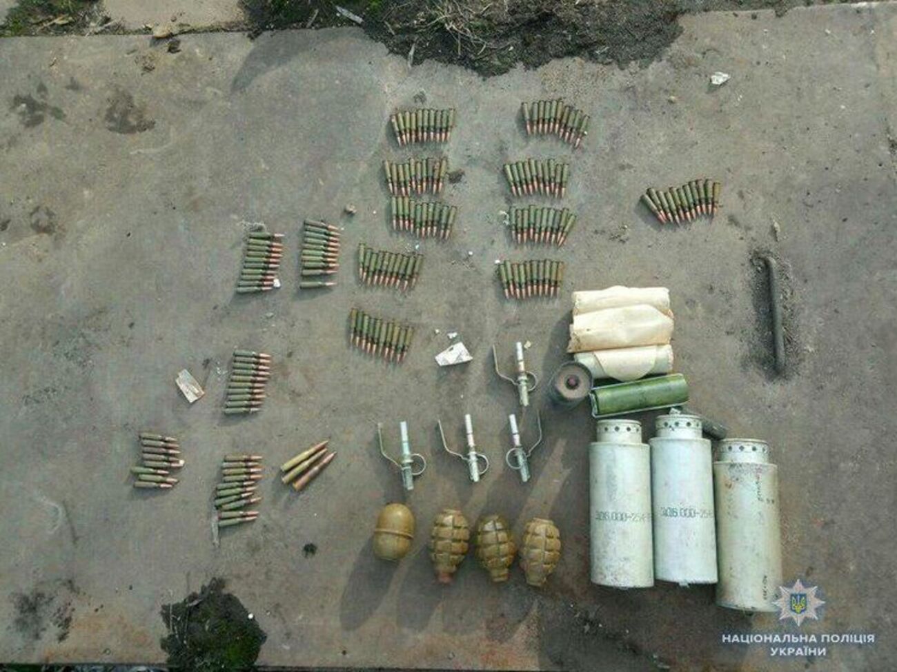 В сумке нашли патроны, гранаты и дымовые шашки