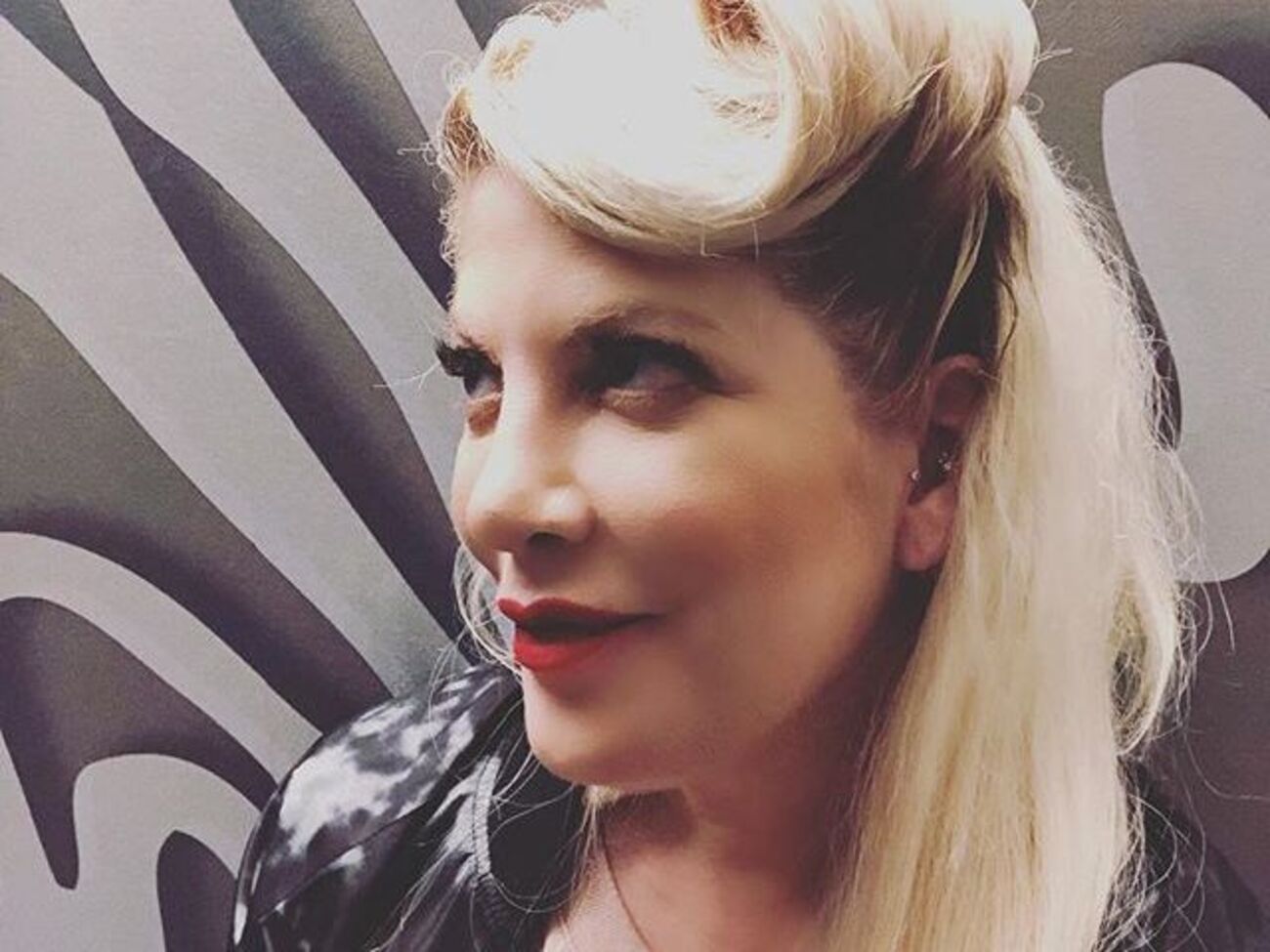 Спеллінг: Сьогодні для мене особливий день... Це день народження Дженні Гарт