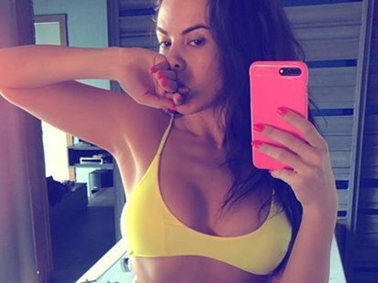 Каменских оголила пресс