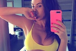 Каменских оголила пресс