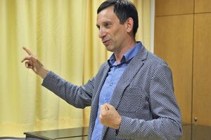 Портников: Нікого не пороли на площах. Просто всі залежні від кримінального клану, який платить дань у Москву