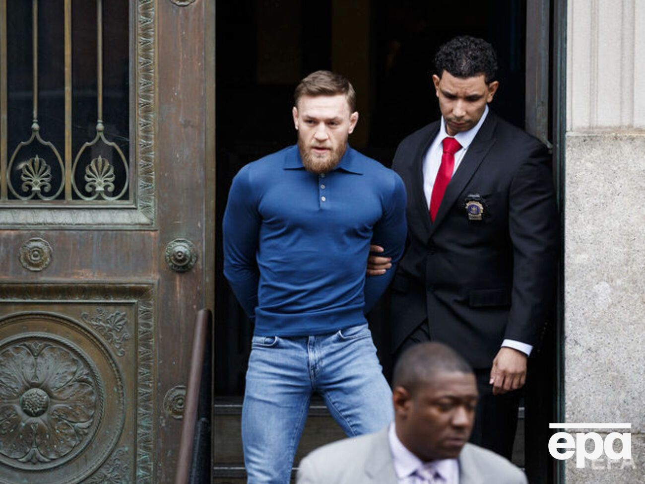 Макгрегор вышел на свободу под залог в $50 тыс.