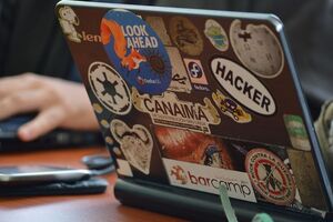 "Белым" хакерам обещают зарплату до 50 тыс. грн