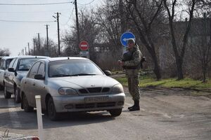 У ДПСУ розповіли, що до КПВВ "Новотроїцьке" громадяни прибувають великими партіями раз на півгодини–годину