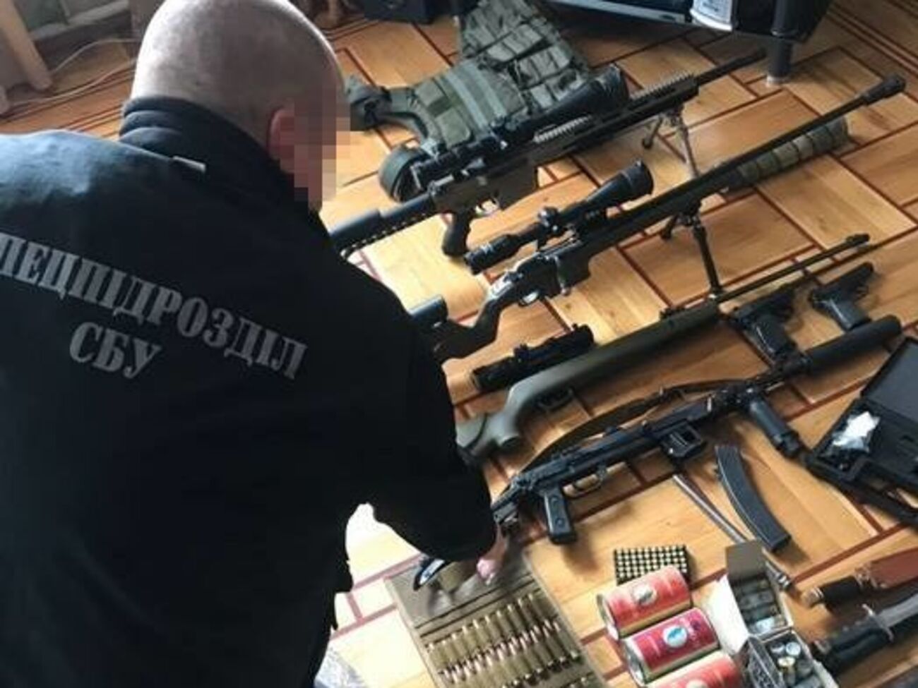За даними СБУ, вилучену зброю могли використовувати для провокацій у місцях масового скупчення людей