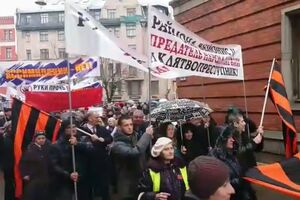 Аркадий Бабченко: Весь этот митинг в авоську – со всеми барабанами, плакатами и колорадками – и нах...й запоребрик