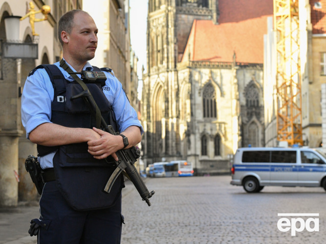 Полиция оцепила район