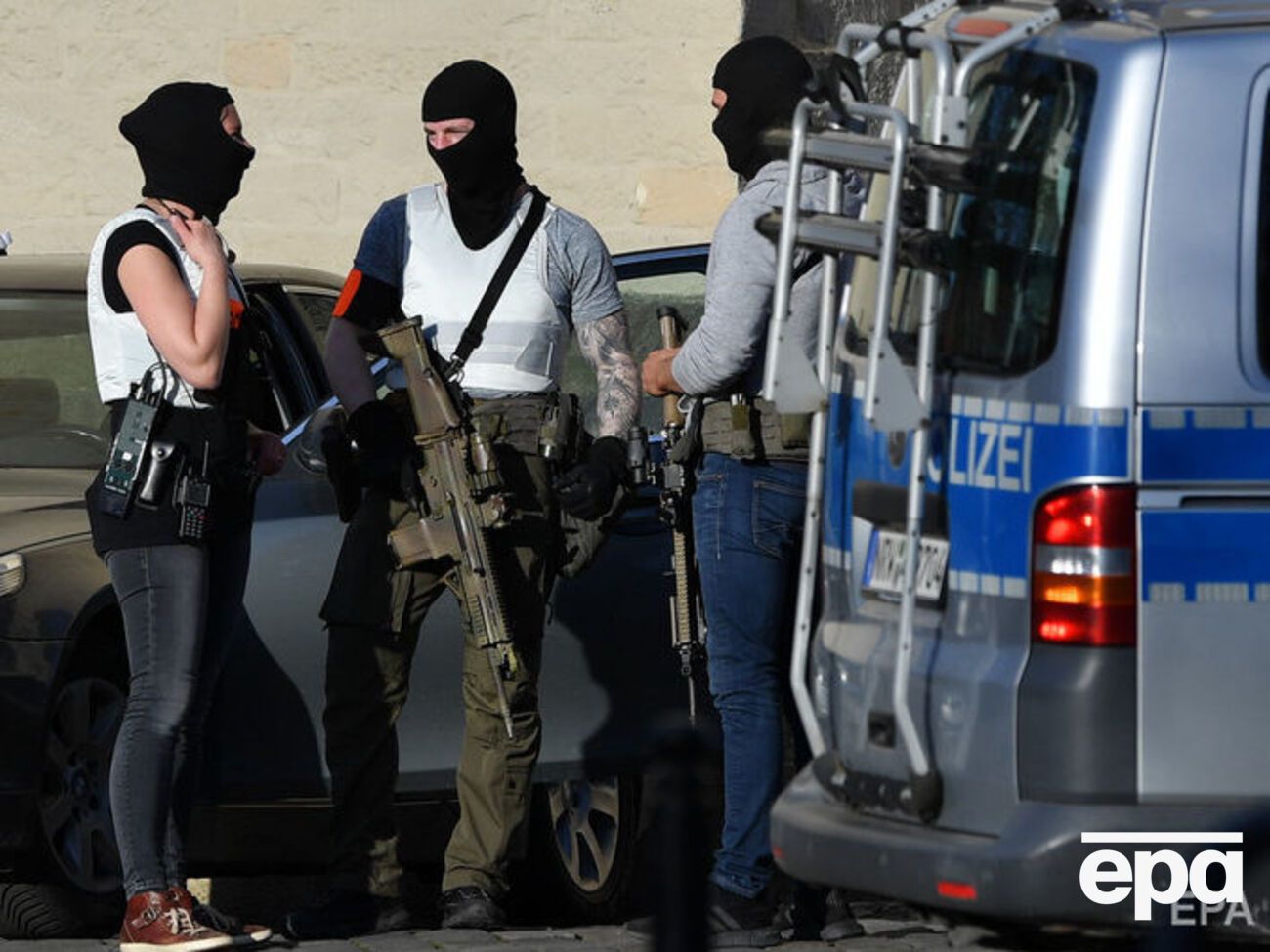 Полиция не исключает, что в доме водителя есть взрывчатка