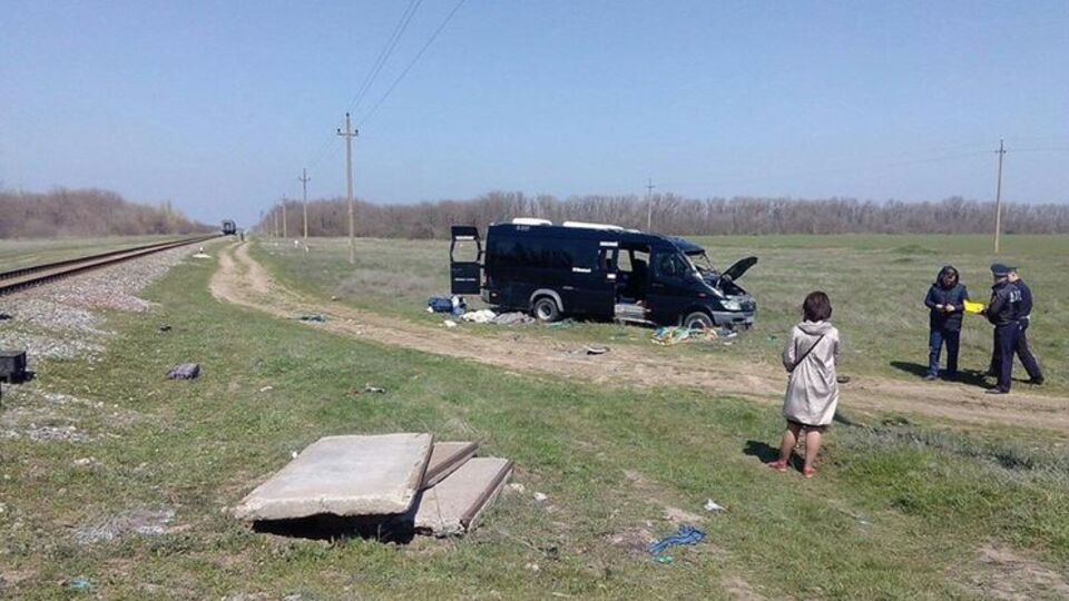 За попередніми даними, електричка не зійшла з рейок унаслідок зіткнення