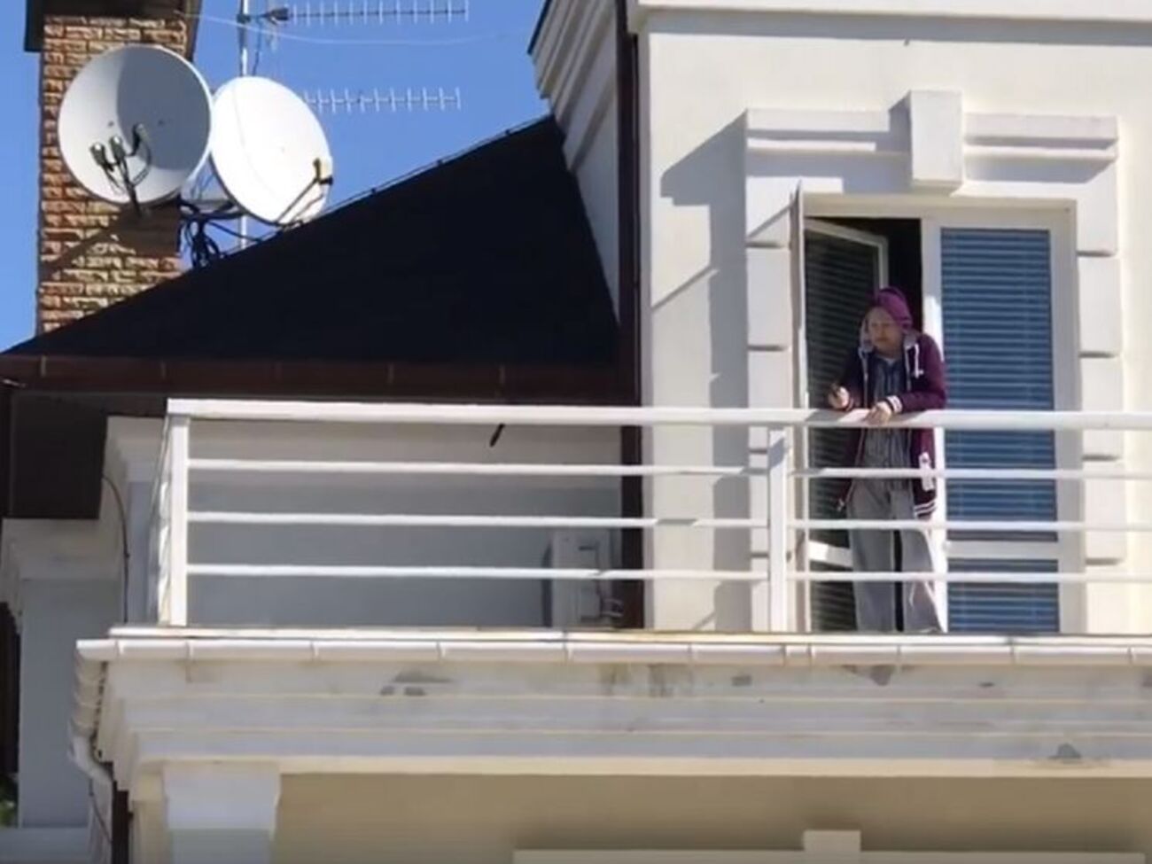 Шовковский: Начала стрелять из пистолета