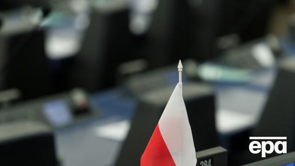 Члени польського уряду повернуть свої премії