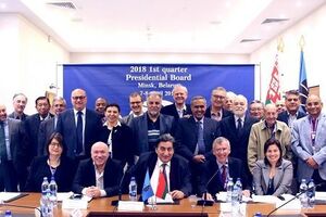 На заседании в Минске за отставку Илюмжинова высказалось большинство членов президентского совета ФИДЕ