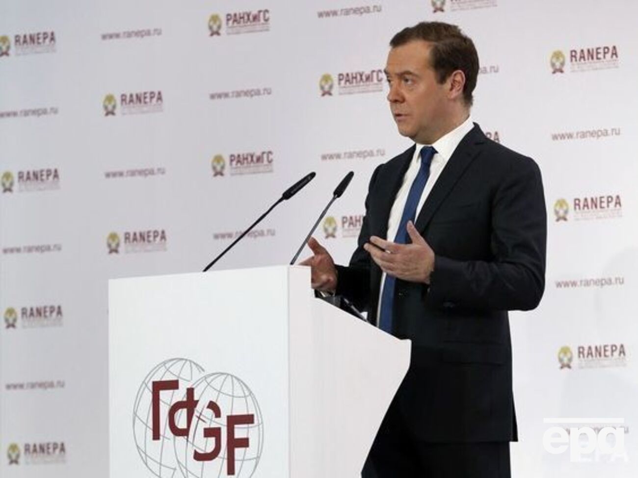 Медведев поручил правительству разработать ответные меры на санкции США