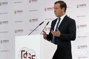 Медведєв доручив уряду розробити заходи у відповідь на санкції США