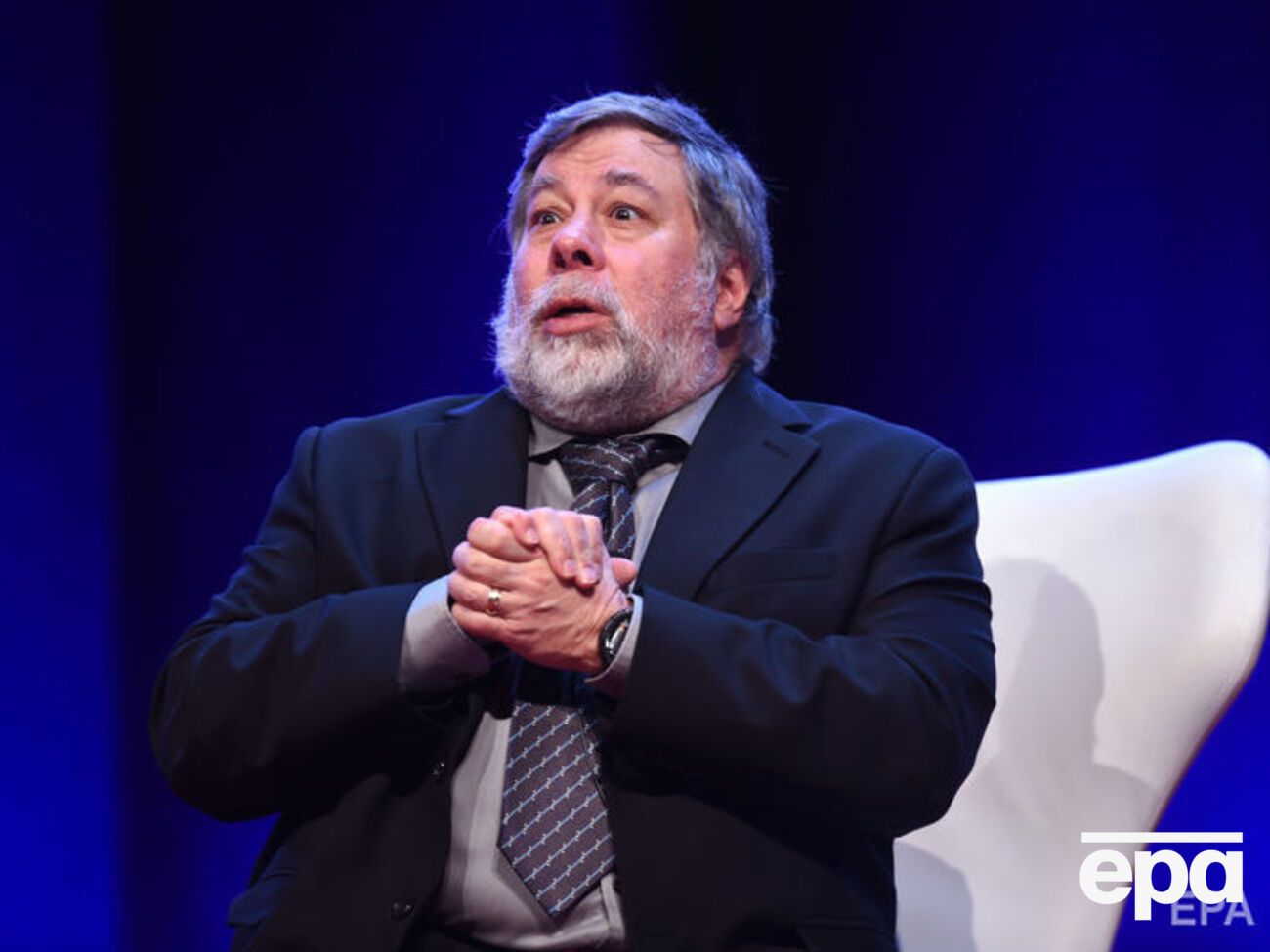 Возняк:&nbsp;Apple зарабатывает свои деньги благодаря качественным товарам, а не за ваш счет. А с Facebook, как говорится, вы сами &ndash; товар