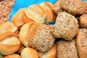 В вопросе полезности хлеба специалисты давно разошлись во мнениях