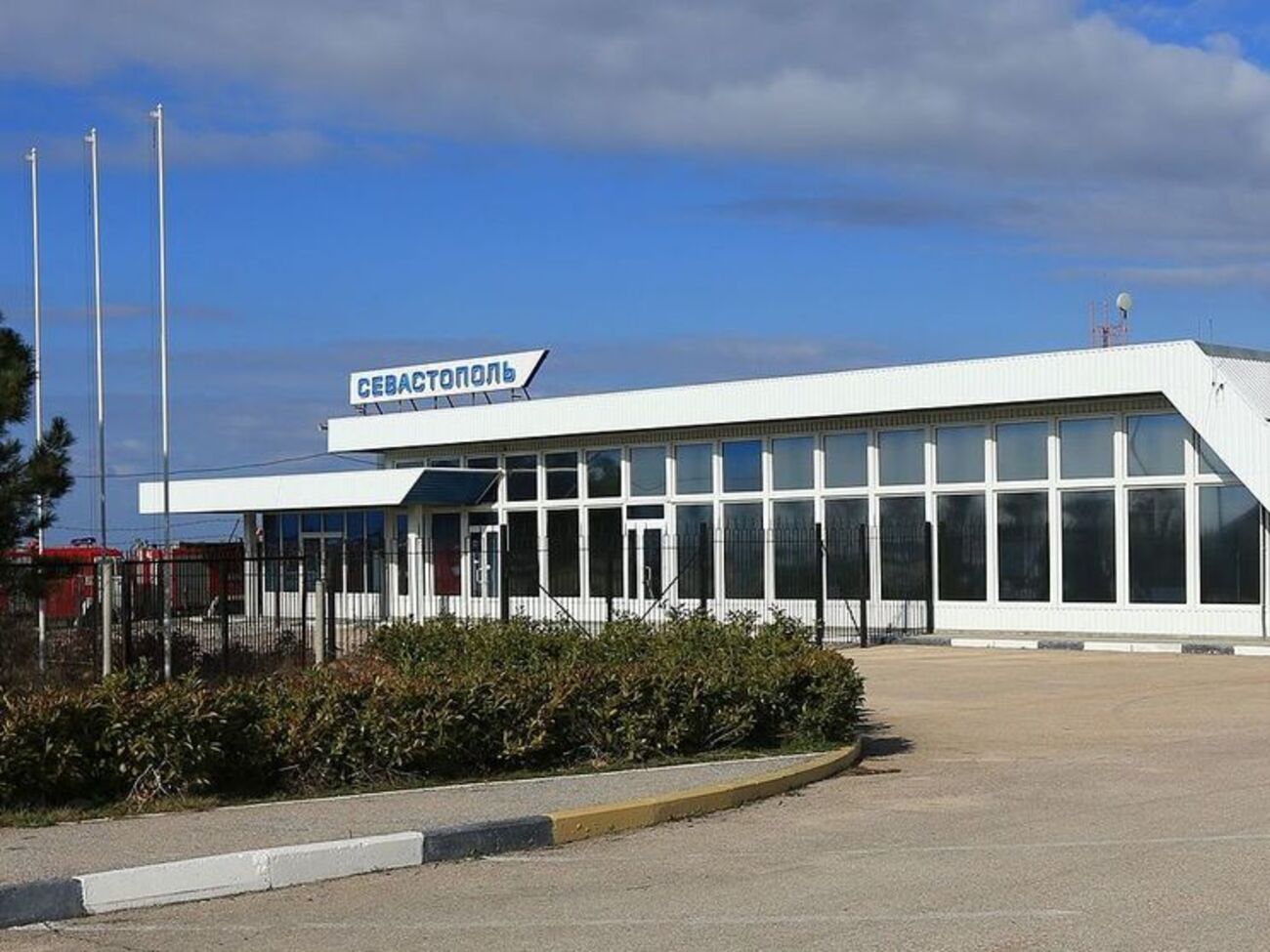 Після анексії Криму аеродром припинив обслуговувати пасажирські рейси
