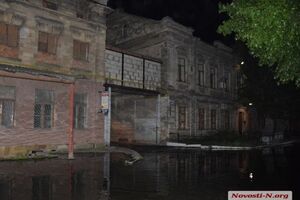 Вода підтоплює будинки