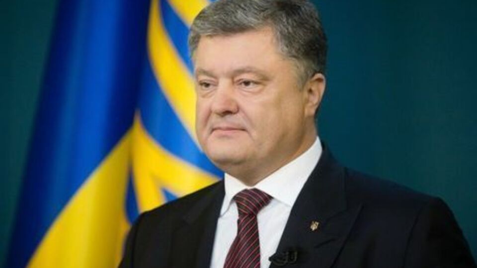 Порошенко: Україна продовжує працювати на зміцнення армії