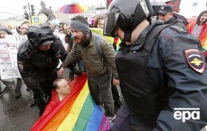 В Санкт-Петербурге задерживали людей с флагом ЛГБТ