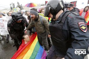 У Санкт-Петербурзі затримували людей із прапором ЛГБТ