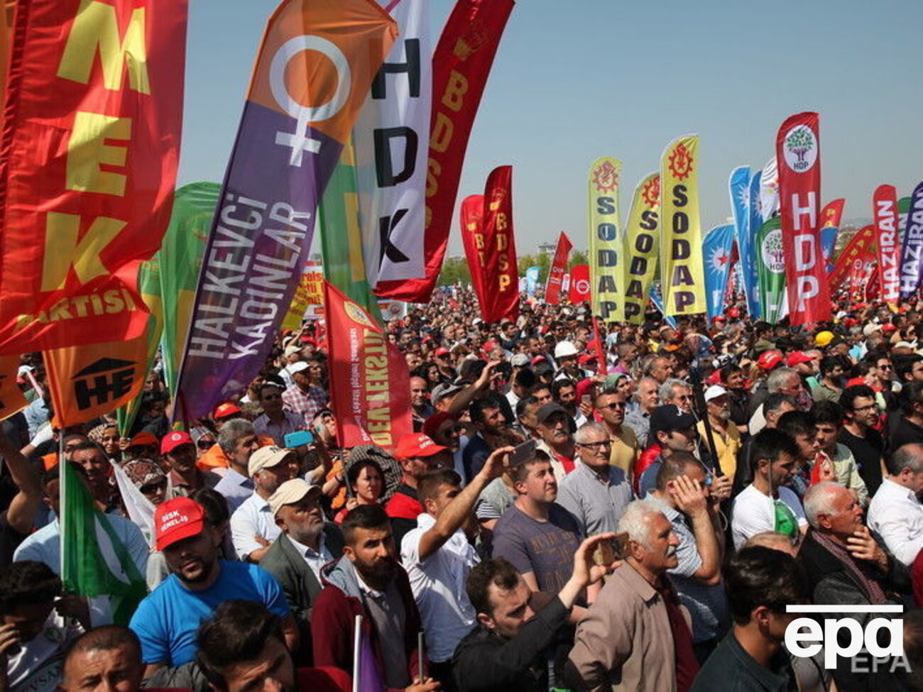 В Стамбуле большой митинг организовали в районе Малтепе