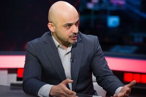 Найєм: Скільки разів вас матюкали хлопці з дорогих машин, а ви, потупивши очі, робили вигляд, що не помічаєте?