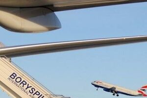 Учасник бійки, за інформацією слідства, одразу вирушив до Борисполя і вилетів у Баку