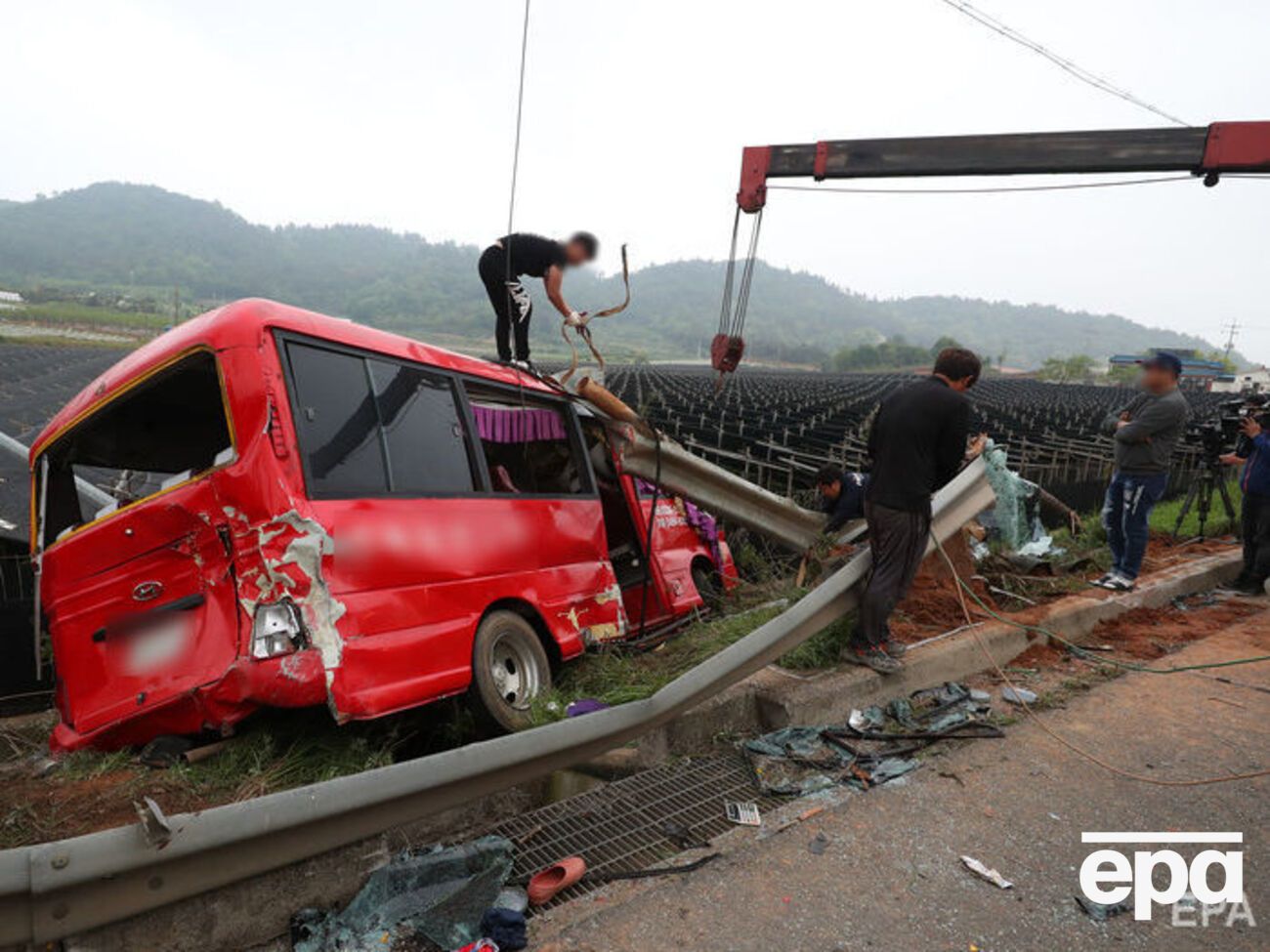 У Південній Кореї автобус вилетів із траси