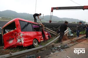 У Південній Кореї автобус вилетів із траси