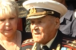 Залужный получил ранение под Сталинградом и был награжден орденом Красного Знамени и Красной Звезды