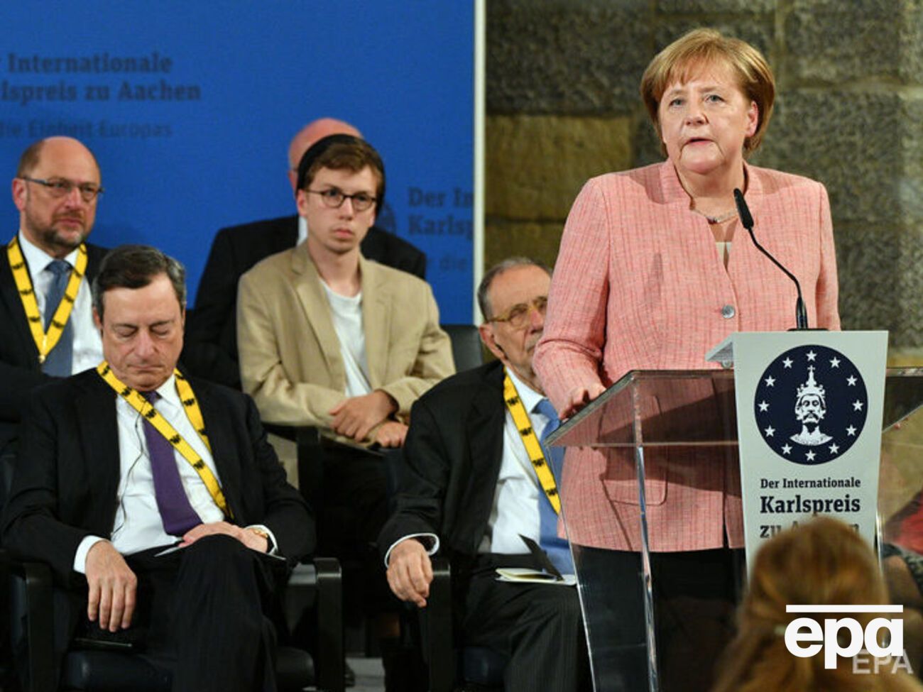 Меркель: Ми знаємо, що конфліктами потрібно займатися довго, й ми будемо це робити, щоб забезпечити суверенітет і територіальну цілісність України