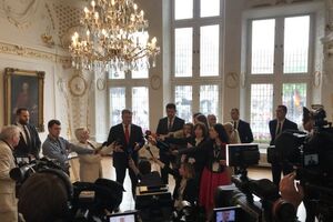 Порошенко: Тільки протягом останньої доби в районі Катеринівки ми втратили одного українського героя, п'ятьох було поранено