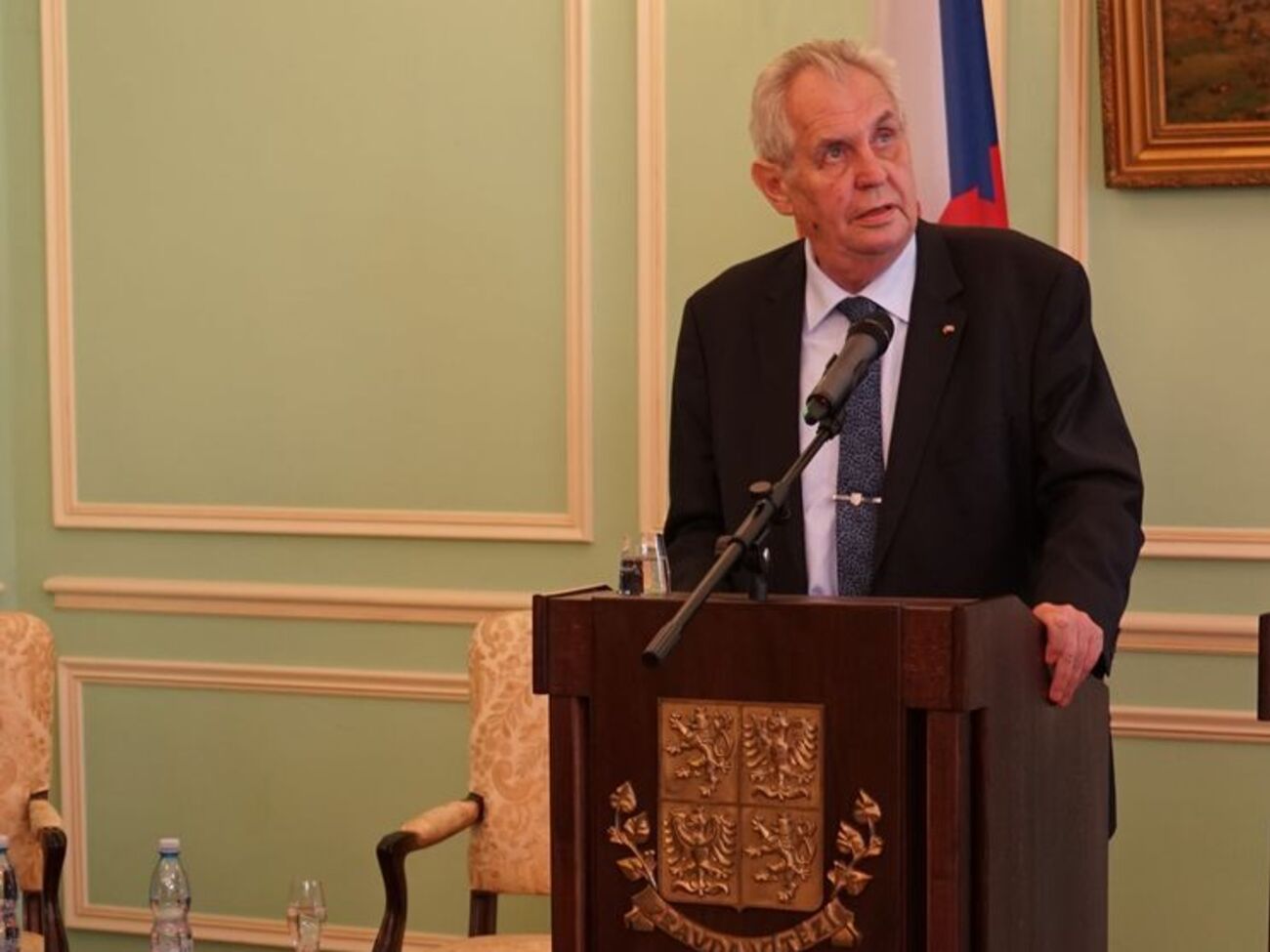 Земан: Дали лише мінеральну воду