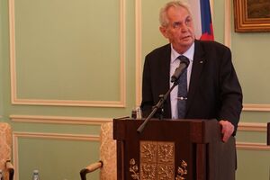 Земан: Дали лише мінеральну воду