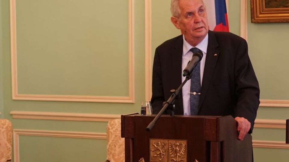 Земан: Дали лише мінеральну воду