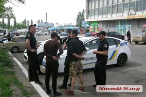 Дозволу на носіння зброї у військовослужбовців не було