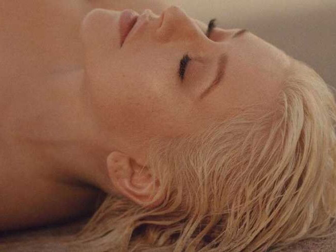 Агилера представила песню из грядущего альбома