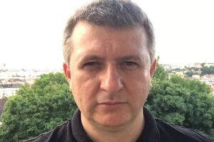 Через держпереворот у Вірменії саме час волати про порятунок інтересів Росії. Але Захарова посміхається і махає. Такий вигляд має послідовність