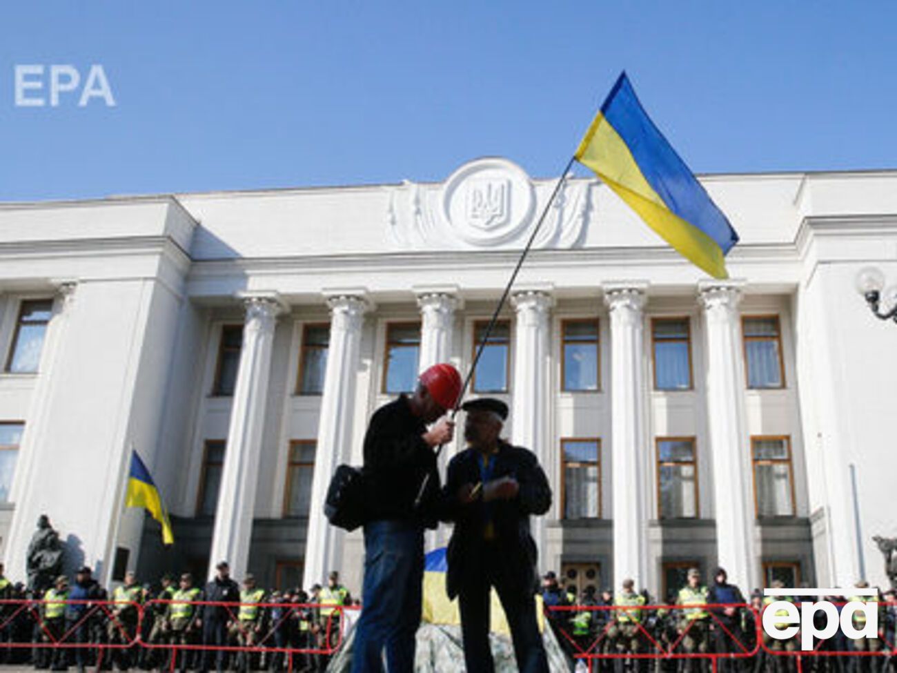 Не підтримує ідеї дострокових виборів у парламент 33,2% респондентів