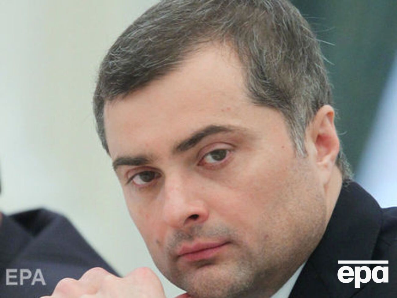 Источник РБК заявил, что Сурков конфликтовал с ФСБ