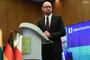 Яценюк был премьер-министром Украины с 27 февраля 2014 года по 14 апреля 2016 года